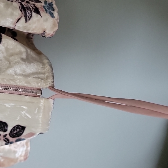 Maurices Romantic Girly Velvet Floral Zip Up Top Size 2X-3X - Picture 6 of 9